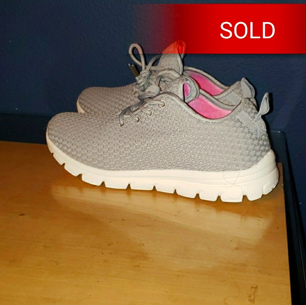 Grey tennis shoes.